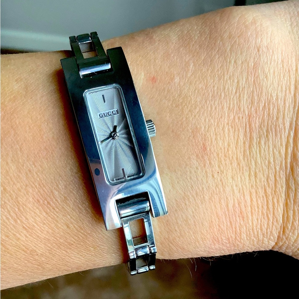 Super CUTE GUCCI watch ๐๐ - Picture 1 of 10